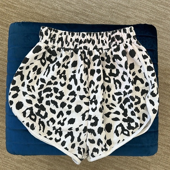PrettyLittleThing cow print gym lounge short (size 4) - Picture 1 of 3